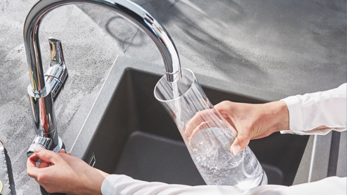 L’eau du robinet de cette pièce peut être dangereuse pour votre santé